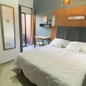 31-bello-apartamento-con-balcon-en-laureles-estadio.colombiamedellinhotels.com/